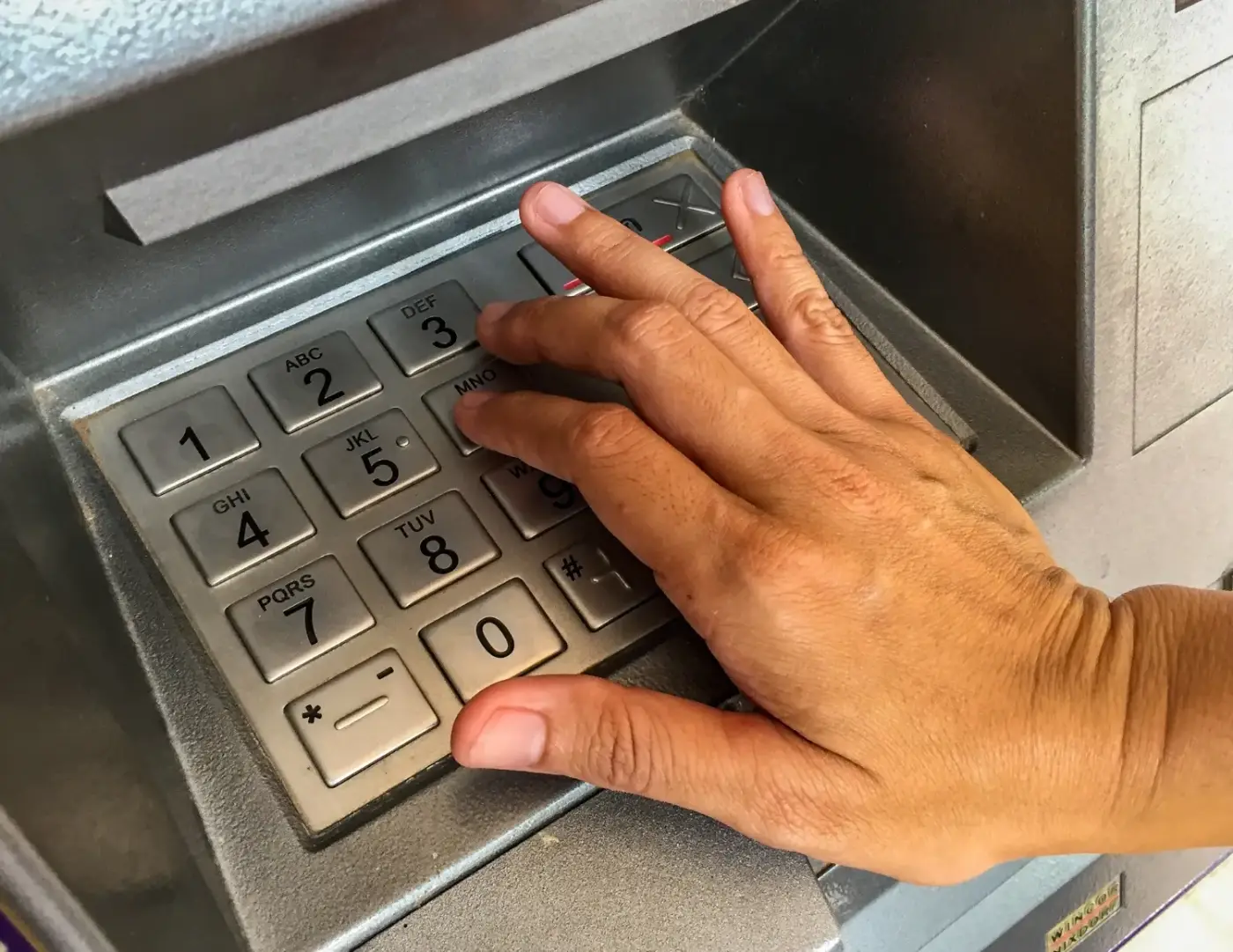 Диспенсер банкомата: устройство и принципы защиты